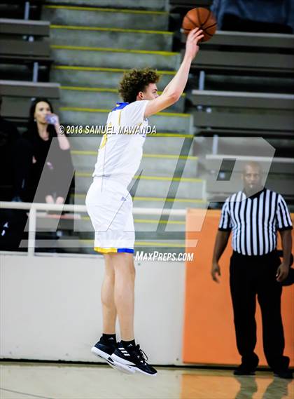 Thumbnail 2 in Oaks Christian vs Westlake photogallery.
