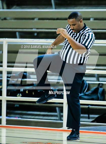 Thumbnail 3 in Oaks Christian vs Westlake photogallery.