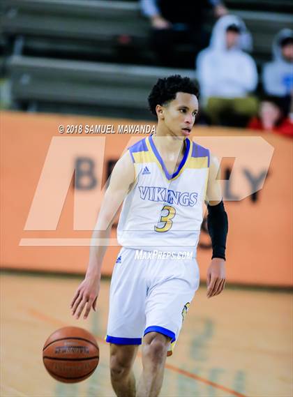 Thumbnail 1 in Oaks Christian vs Westlake photogallery.