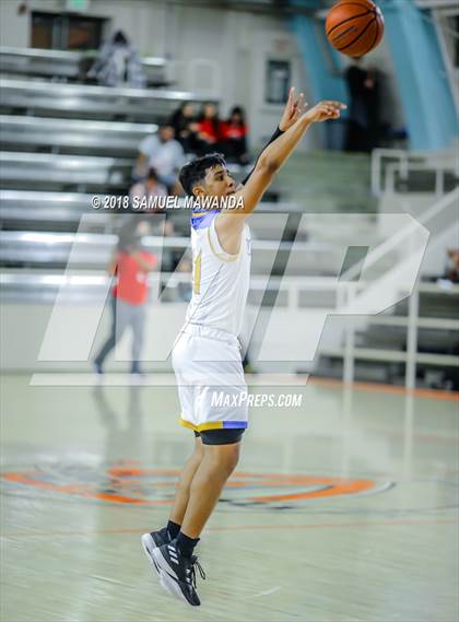 Thumbnail 2 in Oaks Christian vs Westlake photogallery.