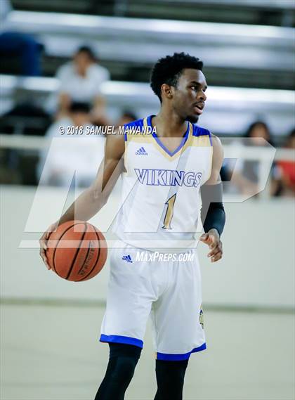 Thumbnail 2 in Oaks Christian vs Westlake photogallery.