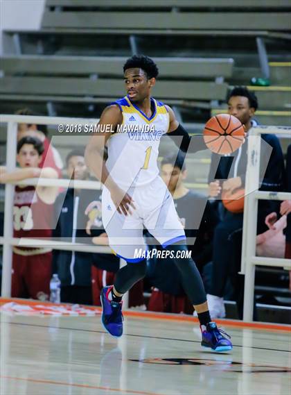 Thumbnail 1 in Oaks Christian vs Westlake photogallery.