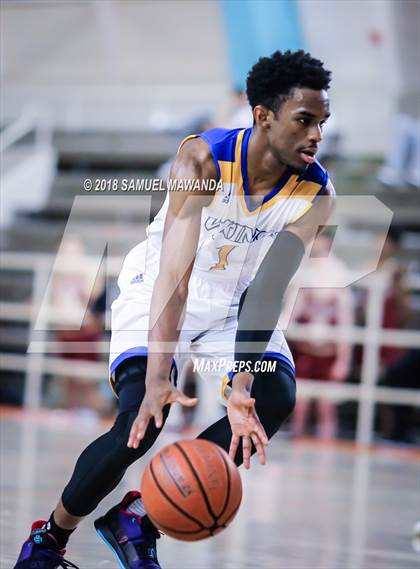 Thumbnail 1 in Oaks Christian vs Westlake photogallery.