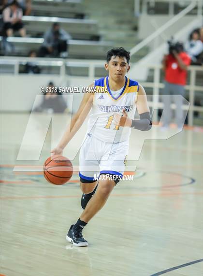 Thumbnail 1 in Oaks Christian vs Westlake photogallery.