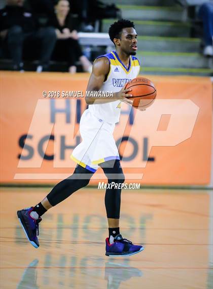 Thumbnail 3 in Oaks Christian vs Westlake photogallery.