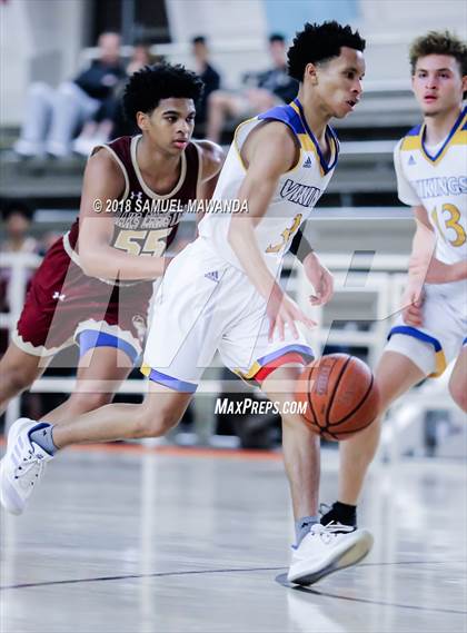 Thumbnail 2 in Oaks Christian vs Westlake photogallery.