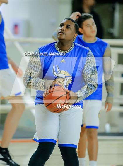 Thumbnail 1 in Oaks Christian vs Westlake photogallery.