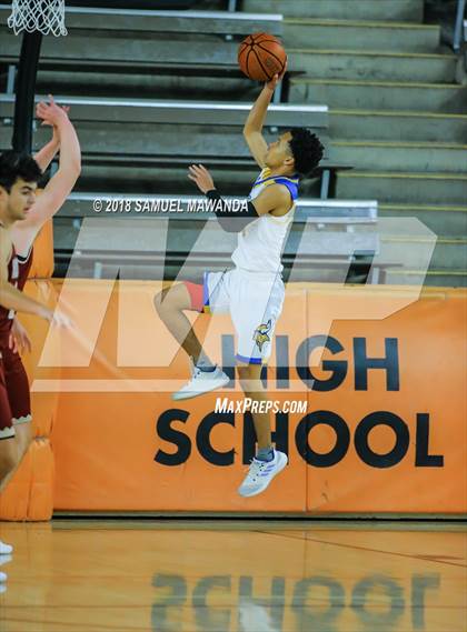 Thumbnail 3 in Oaks Christian vs Westlake photogallery.