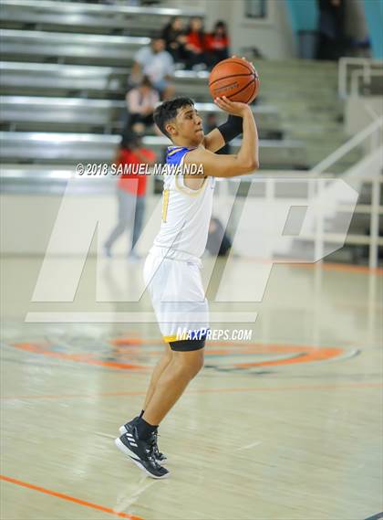 Thumbnail 3 in Oaks Christian vs Westlake photogallery.