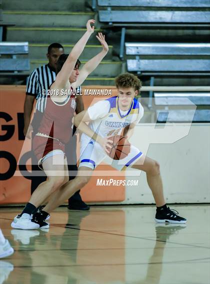 Thumbnail 2 in Oaks Christian vs Westlake photogallery.