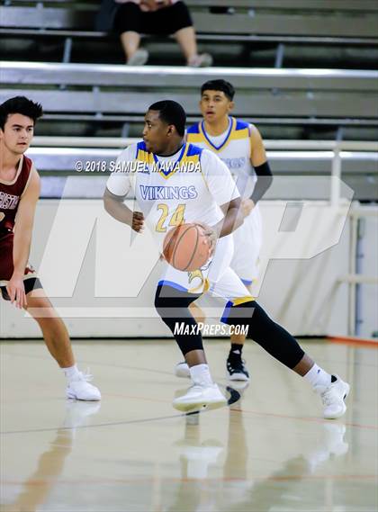 Thumbnail 3 in Oaks Christian vs Westlake photogallery.
