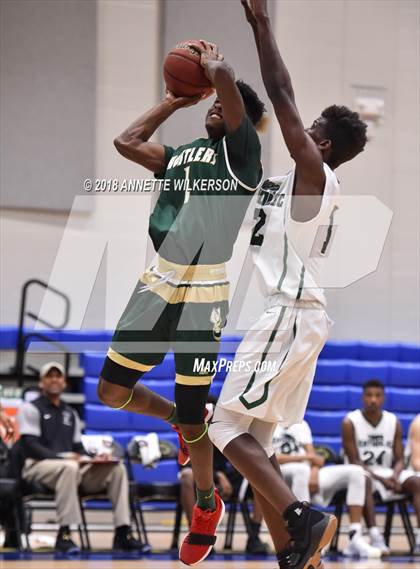 Thumbnail 1 in Tampa Catholic vs. Melbourne Central Catholic (First Academy Shootout) photogallery.