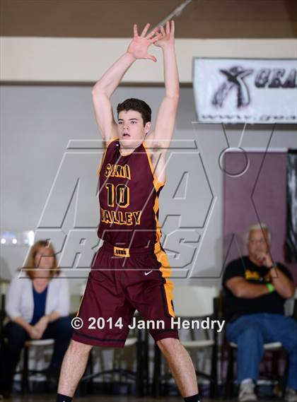 Thumbnail 2 in Simi Valley @ Tahquitz (MaxPreps Holiday Classic) photogallery.