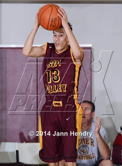 Thumbnail 3 in Simi Valley @ Tahquitz (MaxPreps Holiday Classic) photogallery.
