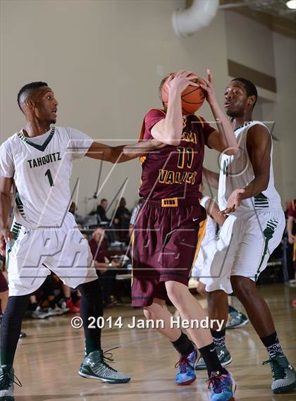 Thumbnail 3 in Simi Valley @ Tahquitz (MaxPreps Holiday Classic) photogallery.