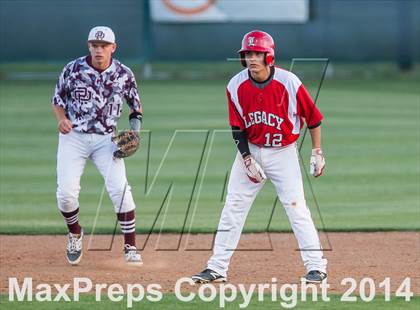 Thumbnail 1 in Red Oak vs. Mansfield Legacy (UIL 4A Region 2 Quarterfinal Playoff) photogallery.