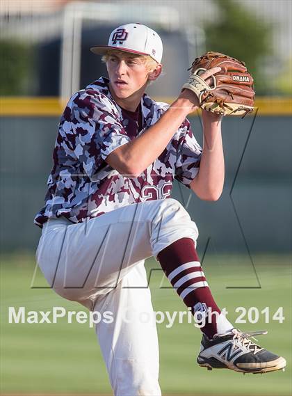 Thumbnail 2 in Red Oak vs. Mansfield Legacy (UIL 4A Region 2 Quarterfinal Playoff) photogallery.