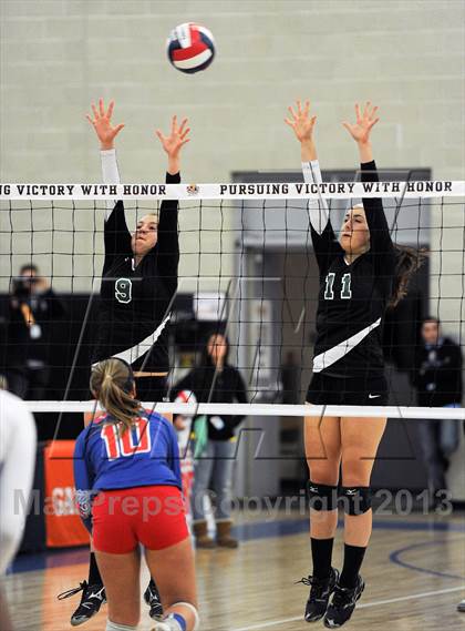 Thumbnail 2 in Granite Bay vs. Los Alamitos (CIF State D1 Final) photogallery.