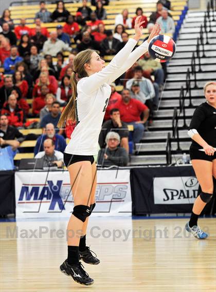 Thumbnail 2 in Granite Bay vs. Los Alamitos (CIF State D1 Final) photogallery.