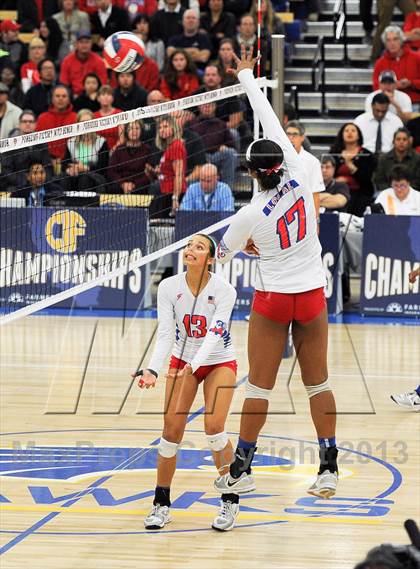 Thumbnail 2 in Granite Bay vs. Los Alamitos (CIF State D1 Final) photogallery.