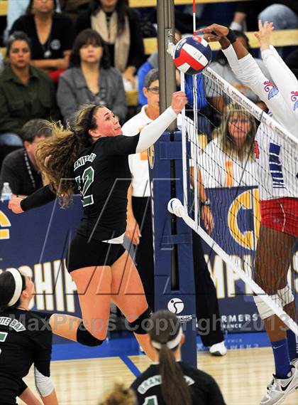 Thumbnail 2 in Granite Bay vs. Los Alamitos (CIF State D1 Final) photogallery.