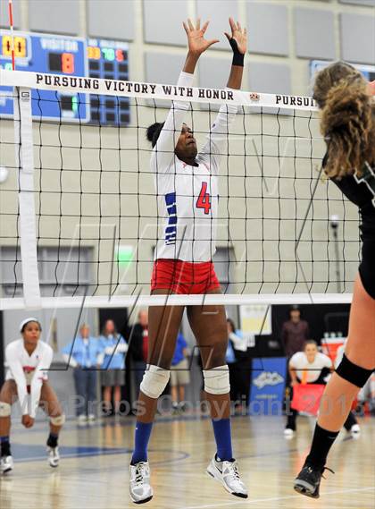 Thumbnail 1 in Granite Bay vs. Los Alamitos (CIF State D1 Final) photogallery.