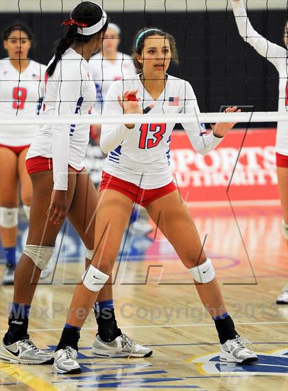 Thumbnail 1 in Granite Bay vs. Los Alamitos (CIF State D1 Final) photogallery.