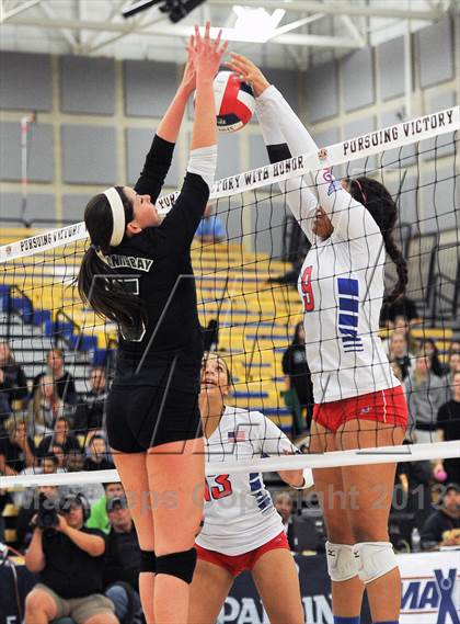 Thumbnail 2 in Granite Bay vs. Los Alamitos (CIF State D1 Final) photogallery.
