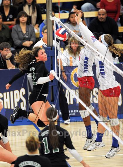 Thumbnail 3 in Granite Bay vs. Los Alamitos (CIF State D1 Final) photogallery.