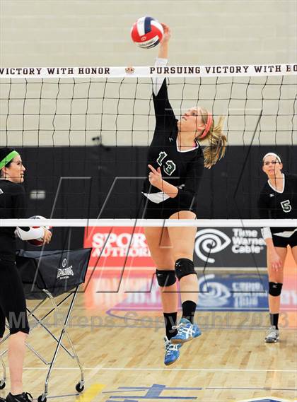 Thumbnail 1 in Granite Bay vs. Los Alamitos (CIF State D1 Final) photogallery.