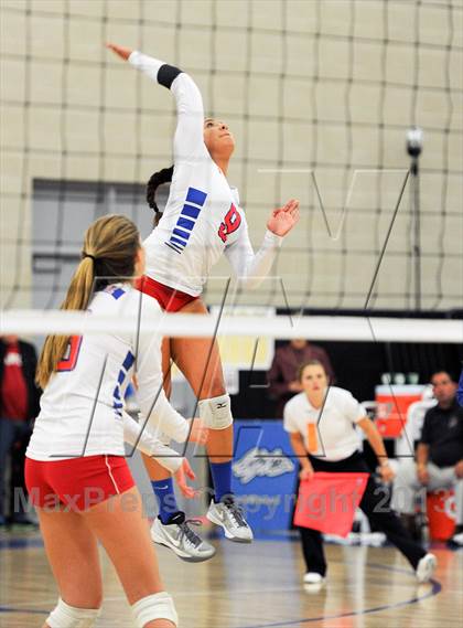 Thumbnail 1 in Granite Bay vs. Los Alamitos (CIF State D1 Final) photogallery.