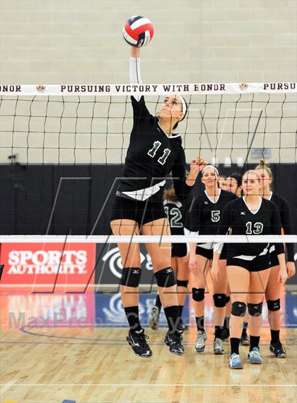 Thumbnail 3 in Granite Bay vs. Los Alamitos (CIF State D1 Final) photogallery.
