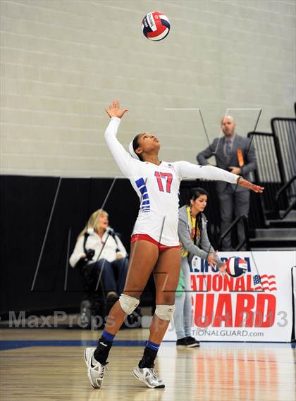 Thumbnail 1 in Granite Bay vs. Los Alamitos (CIF State D1 Final) photogallery.