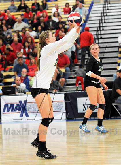 Thumbnail 1 in Granite Bay vs. Los Alamitos (CIF State D1 Final) photogallery.