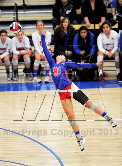 Thumbnail 1 in Granite Bay vs. Los Alamitos (CIF State D1 Final) photogallery.