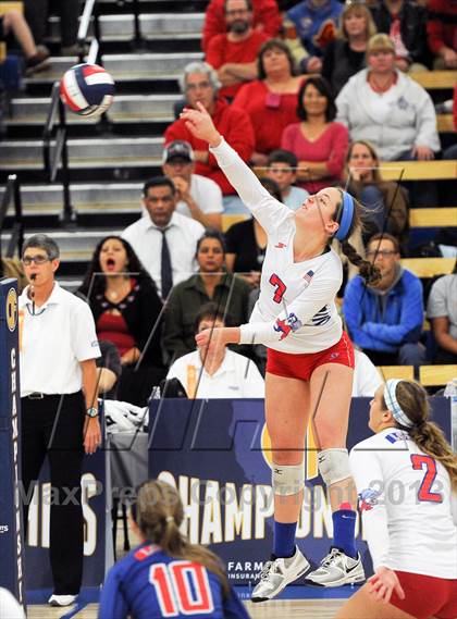 Thumbnail 2 in Granite Bay vs. Los Alamitos (CIF State D1 Final) photogallery.