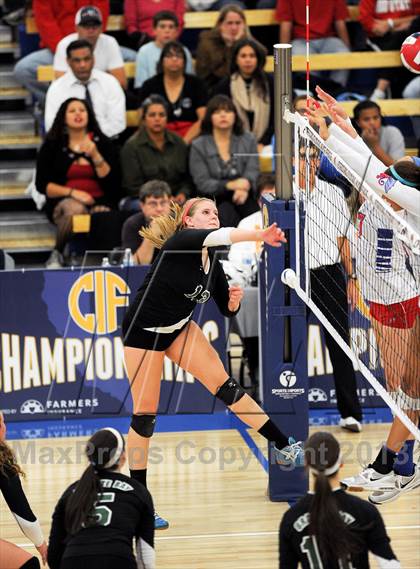 Thumbnail 1 in Granite Bay vs. Los Alamitos (CIF State D1 Final) photogallery.