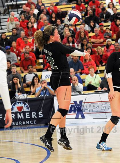 Thumbnail 2 in Granite Bay vs. Los Alamitos (CIF State D1 Final) photogallery.