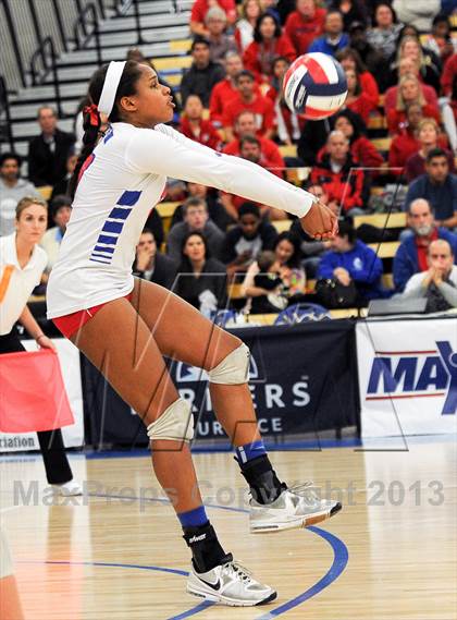 Thumbnail 3 in Granite Bay vs. Los Alamitos (CIF State D1 Final) photogallery.