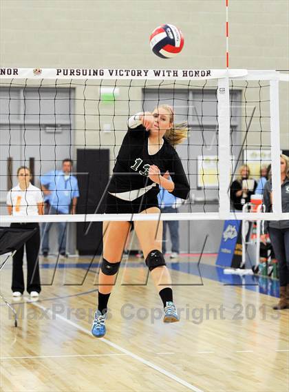 Thumbnail 1 in Granite Bay vs. Los Alamitos (CIF State D1 Final) photogallery.
