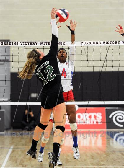 Thumbnail 2 in Granite Bay vs. Los Alamitos (CIF State D1 Final) photogallery.