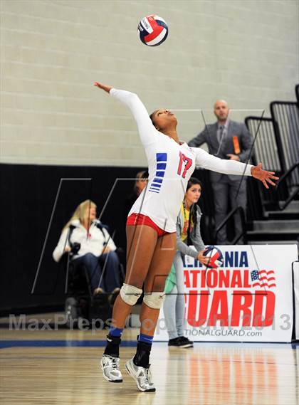 Thumbnail 2 in Granite Bay vs. Los Alamitos (CIF State D1 Final) photogallery.