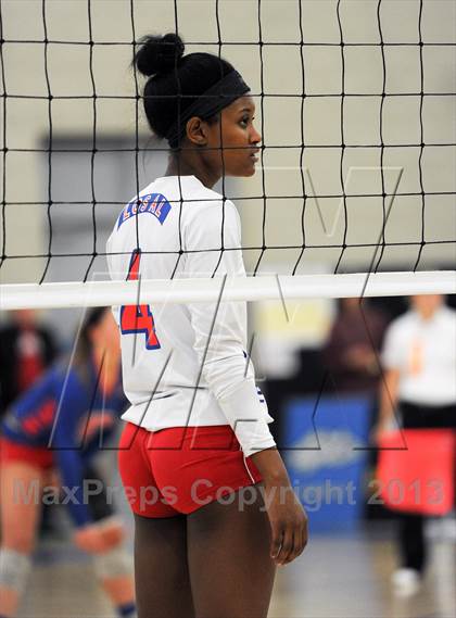 Thumbnail 3 in Granite Bay vs. Los Alamitos (CIF State D1 Final) photogallery.