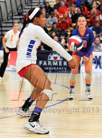 Thumbnail 1 in Granite Bay vs. Los Alamitos (CIF State D1 Final) photogallery.