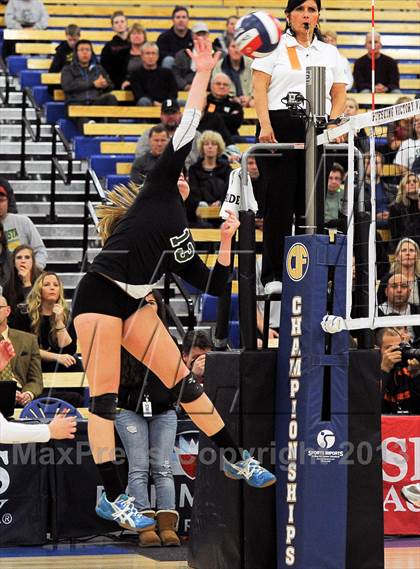 Thumbnail 3 in Granite Bay vs. Los Alamitos (CIF State D1 Final) photogallery.