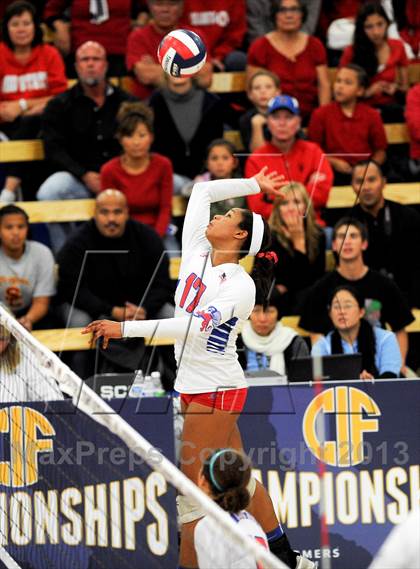 Thumbnail 3 in Granite Bay vs. Los Alamitos (CIF State D1 Final) photogallery.