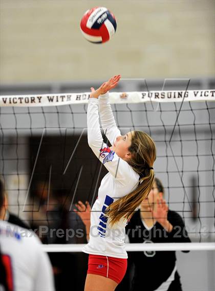 Thumbnail 1 in Granite Bay vs. Los Alamitos (CIF State D1 Final) photogallery.