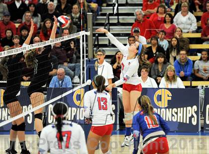Thumbnail 2 in Granite Bay vs. Los Alamitos (CIF State D1 Final) photogallery.