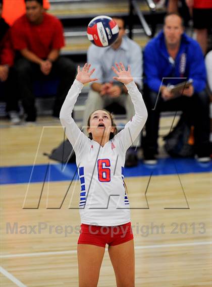 Thumbnail 2 in Granite Bay vs. Los Alamitos (CIF State D1 Final) photogallery.