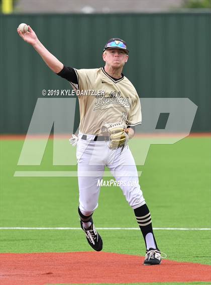 Thumbnail 2 in Gunter vs Palmer (UIL 3A Region 2 Area Playoff) photogallery.